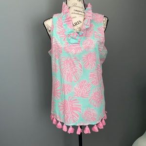 Adorable sleeveless top with tassel detail XL